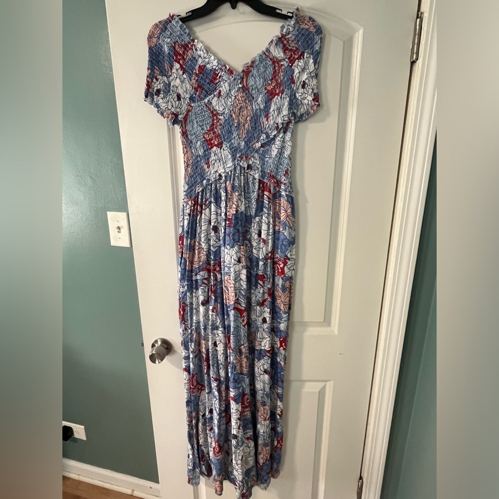 Jessica Simpson floral maxi dress. Size M. Great condition. Only worn once.